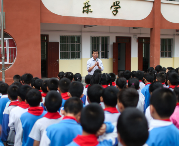 城乡接合部乡村地区的资源短板避免“学位过剩”与“入学难”并存 城乡接合部乡村地区的资源短板避免“学位过剩”与“入学难”并存